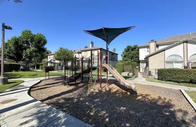 Two-Story 3-Bedroom Condo in Orange Gardens HOA! Gallery 4
