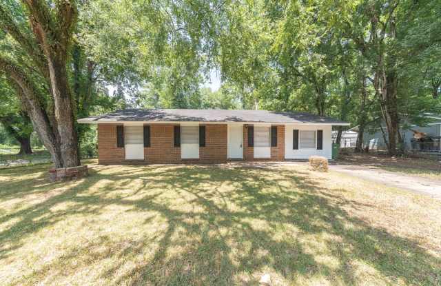 Coming Soon! Spacious 3 Bedroom 1 Bath! photos photos