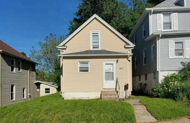 Comfortable 2-Bedroom Silvis Home! photos photos