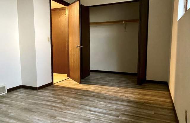 Walcott Manor Apartments Gallery 3