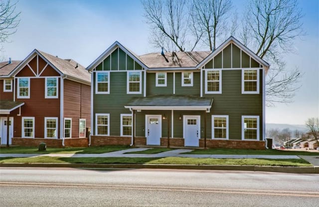 760  S Curtis  AVE - 760 S Curtis Ave, Fayetteville, AR 72701