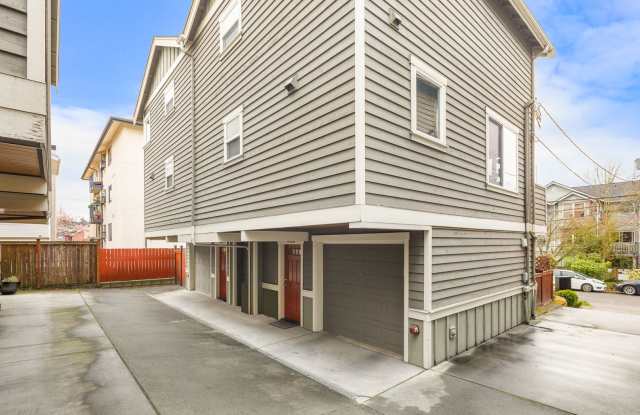 Fantastic Ballard 3 Bedroom 3 Bath Townhouse w/ Garage Gallery 4