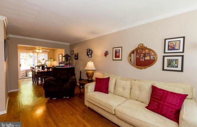 726 ROBINWOOD DRIVE Gallery 4