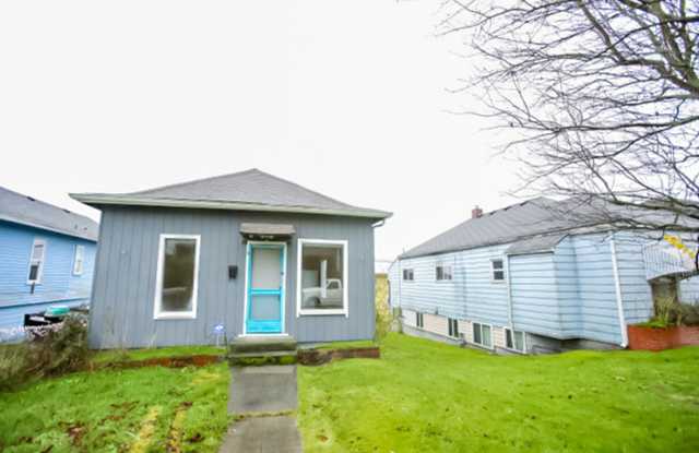 Charming 2 Bedroom 1 Bath Home - Downtown Everett Gallery 3