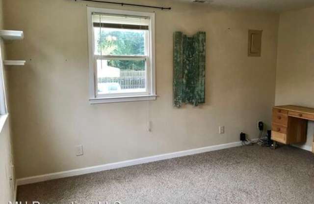 318 Post Road Gallery 4