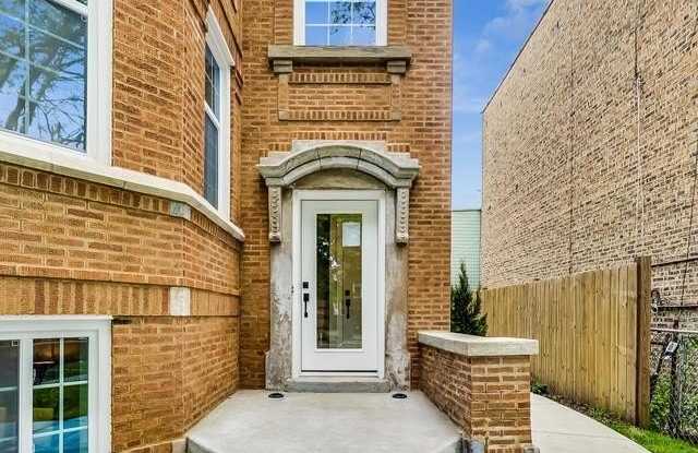 5050 N Ridgeway Avenue Gallery 2