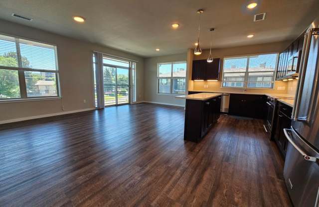 Gorgeous and Bright 2 Bed 2 Bath Large 3rd Floor Condo in the Heart of Denver photos photos