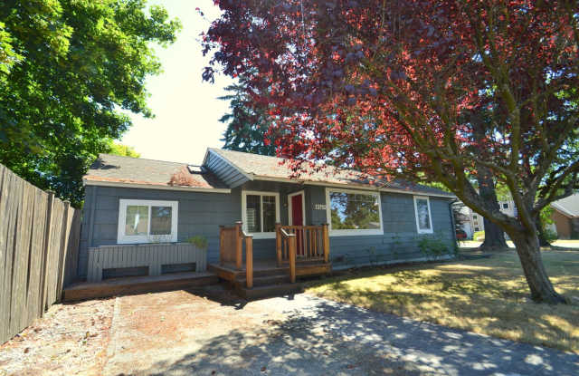 3bd/1.75ba Seattle Home Gallery 1