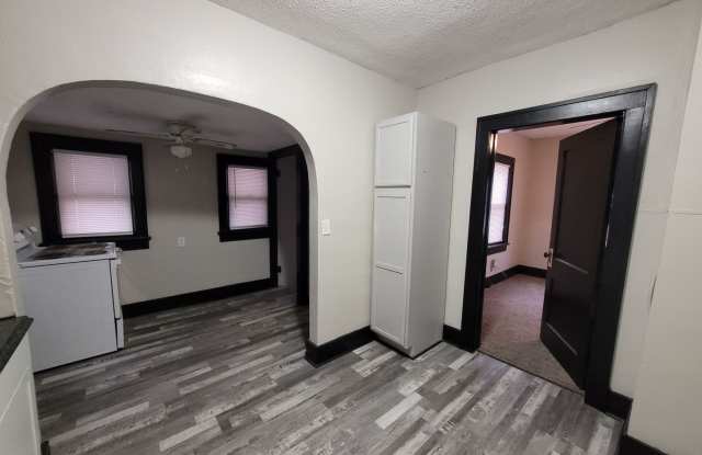$795 - 2 bed 1 bath - Single Family Home in the Sunflower Neighborhood - 417 North Edwards, Wichita, KS 67203
