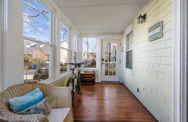 31 W Narragansett Avenue Gallery 3