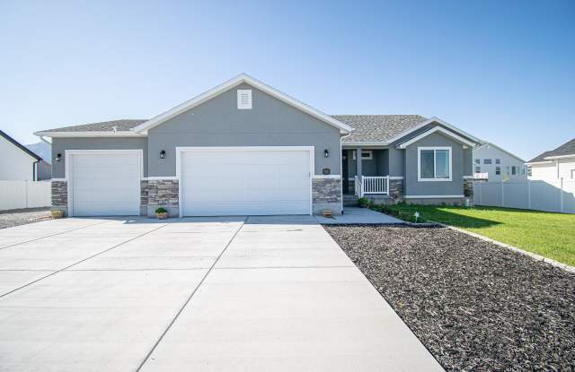 289 W 2280 N Gallery 2