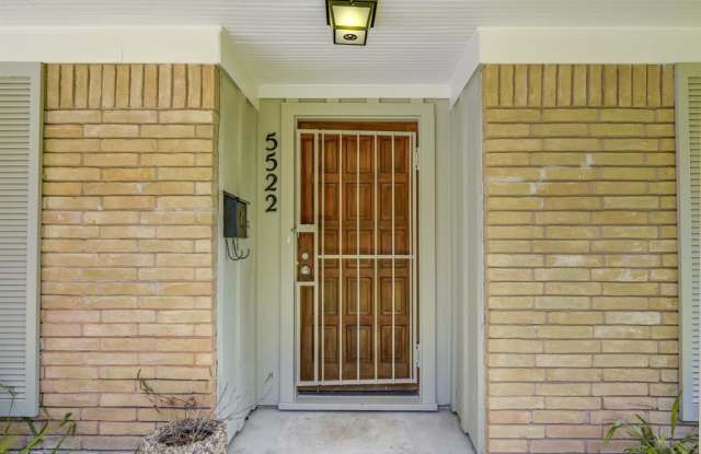 5522 Duxbury Street Gallery 4