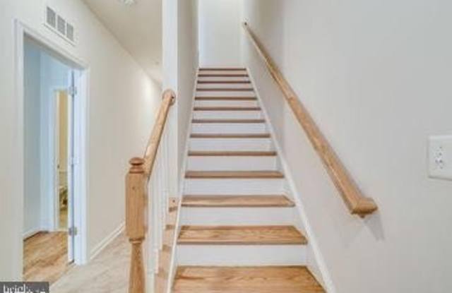 612 TOTTEN PL NE Gallery 3