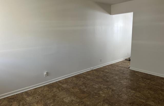 827 W Daugherty Street Gallery 2