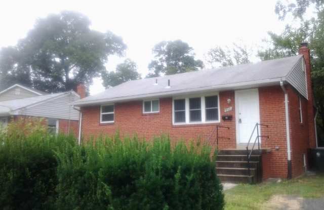 Beautiful and spacious 5 BR/2BA minutes from UMD campus photos photos