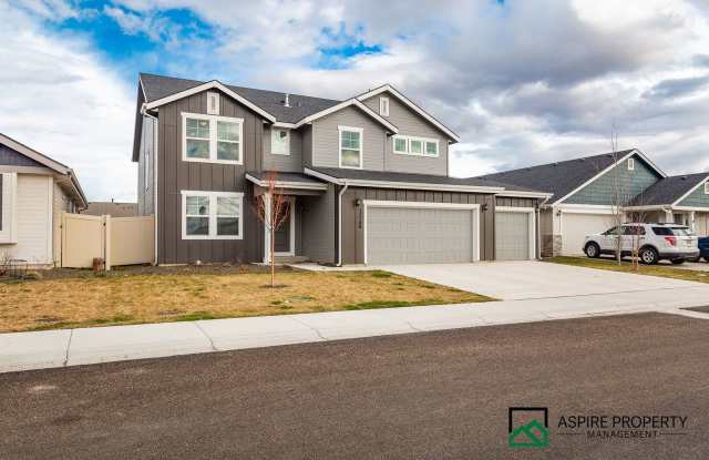 Spacious 4 Bedroom Home 2.5 Bath in Great Neighborhood Gallery 4