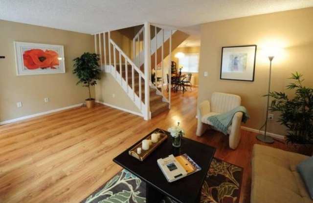 Charming 2-Bedroom Condo Just Steps from CU Boulder! Available August 4! - 3009 Madison Avenue, Boulder, CO 80303