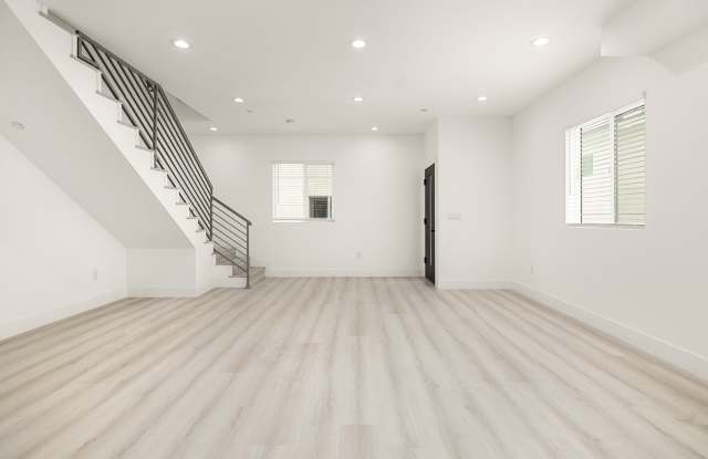 923 1/4 N. Beaudry Avenue Gallery 2