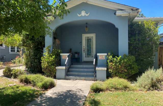 Charming Downtown Home with 2 Bedrooms + Den and Fenced Yard w/Deck! - 331 North 11th Street, San Jose, CA 95112