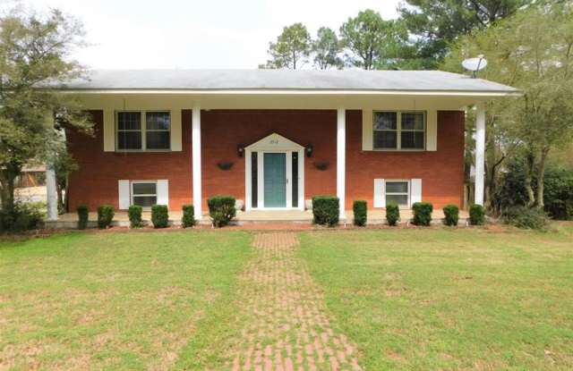 Come look at this beautiful  West Side Russellville Home Gallery 1