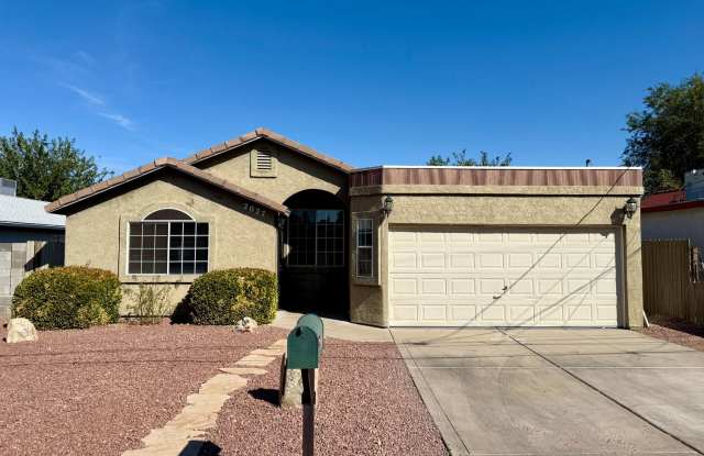 Charming 3-Bedroom Home for Rent Near Fairgrounds and Kingman Middle School! - 2027 Miami Avenue, Kingman, AZ 86401