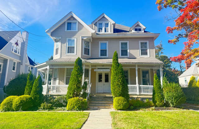 Charming Victorian Apartment in the Heart of Princeton! Gallery 1