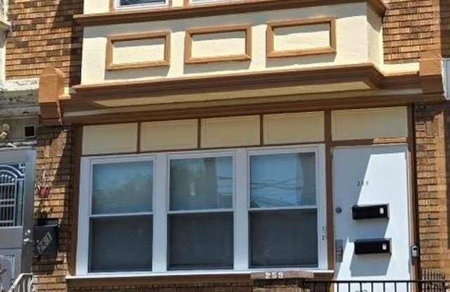 259 W RUSCOMB Street Gallery 2