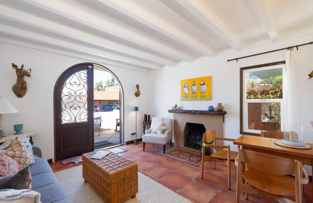2 Bedroom + 1 Bathroom Home | Silverstrand Beach | Oxnard | Monthly Furnished Rental Gallery 3