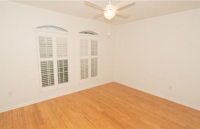 10642 Cabbage Tree Loop Gallery 2