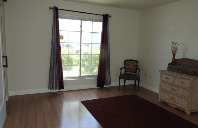 383 Oak Court Gallery 3