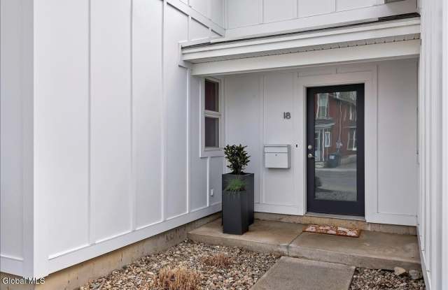 18 Granite Street Gallery 4