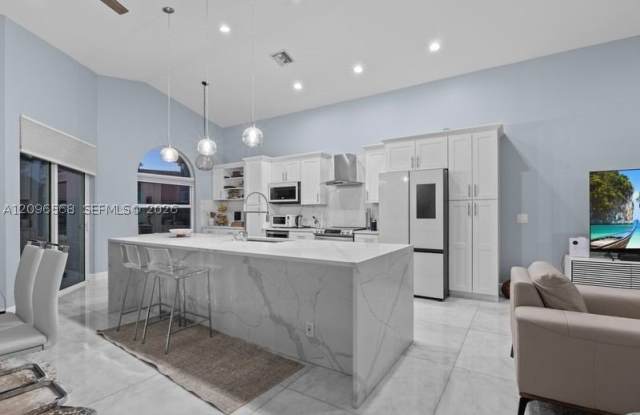 6952 NW 27th Ct Gallery 3