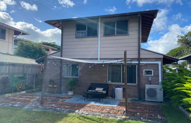 Split AC, private back yard and Walk to Downtown! - 1835 Pacific Heights Road, Honolulu, HI 96813