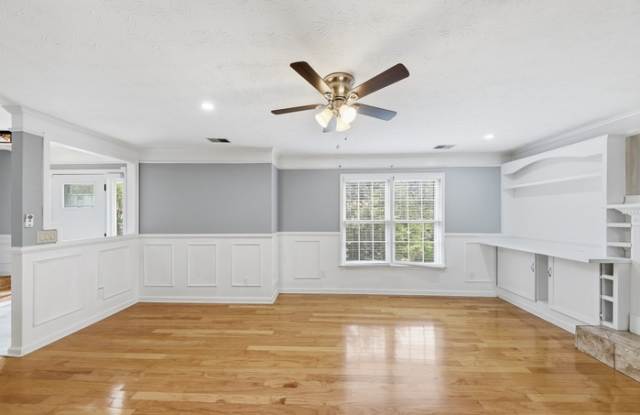 310 Crescentview Court Gallery 2
