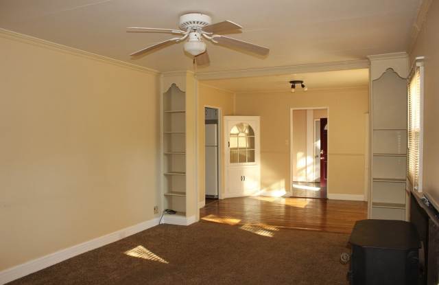 Walk to Ball State! Spacious 4BR with Fenced Yard & Garage Gallery 4