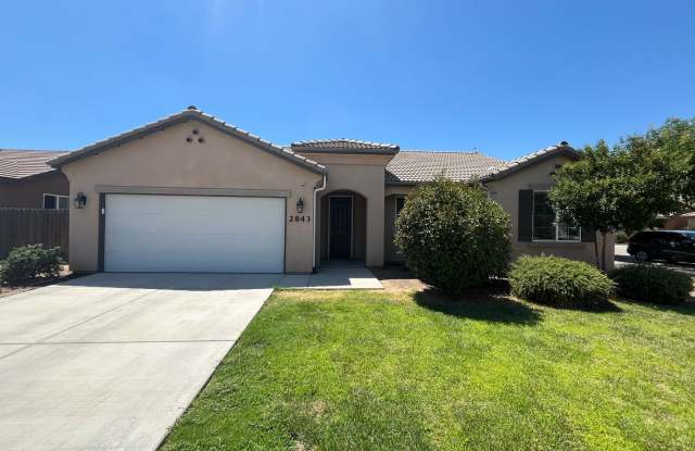 beautiful three bedroom home with sparkling pool in Visalia photos photos