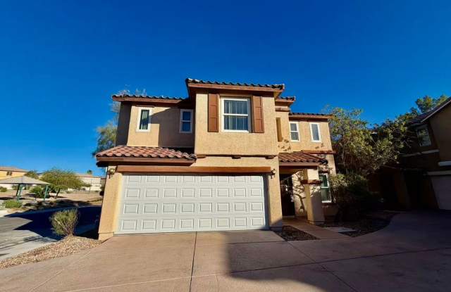 Charming two story house Gallery 1