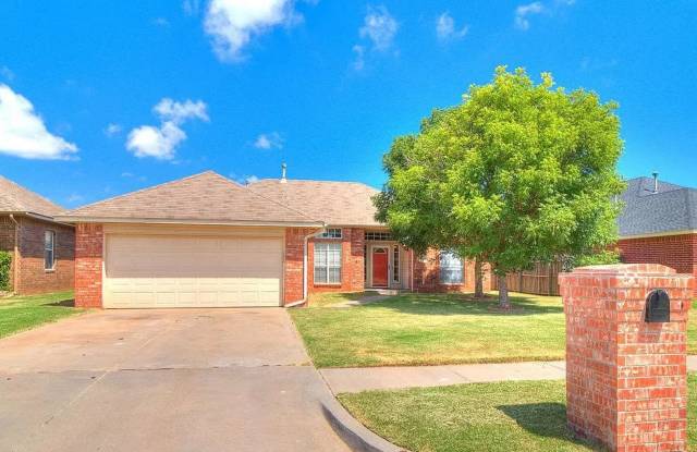 Spacious 3BD/2BTH In Yukon photos photos