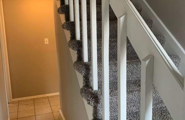 3815 Northeast Colonial Drive Gallery 2