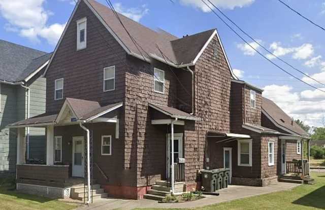 1206 Lawrence Road Northeast - 3 photos photos