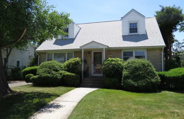 Updated 4 Bedroom 2 Bath Cape - 70 Woodhollow Road, Albertson, NY 11507