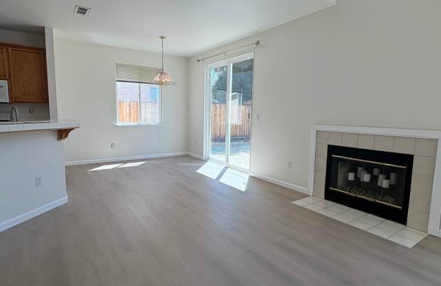 BY SHOWING ONLY! Cute 3 Bedroom 2.5 Bath Home in Brentwood Gallery 4