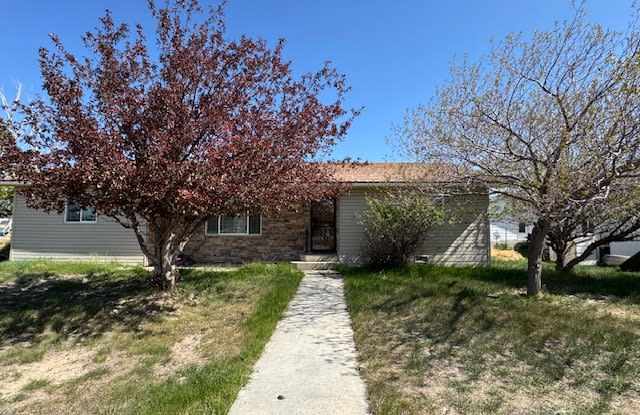 1112 West Saratoga Avenue - 1112 West Saratoga Avenue, Saratoga, WY 82331