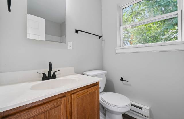 Beautiful 3 Bedroom House in Munhall available now! Gallery 4