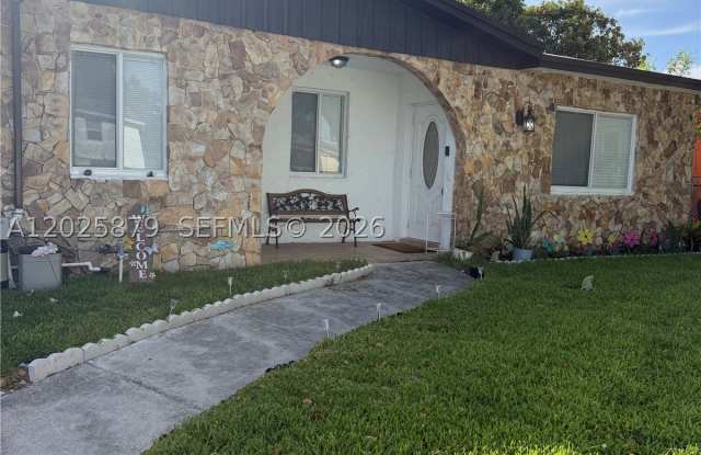 1816 NW 25th Ter photos photos