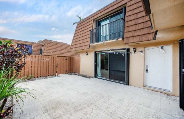 2536 Camelot Ct Gallery 3
