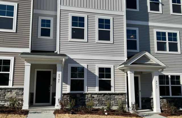 Room in 3 Bedroom Townhome at Southern Magnolia Rd photos photos