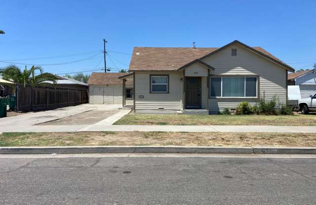 Charming 2 bedroom Reedley home for rent! - 971 Cyrier Avenue, Reedley, CA 93654