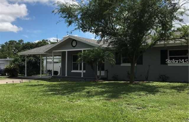 1327 SILVERSTONE AVENUE - 1327 Silverstone Avenue, Orlando, FL 32806