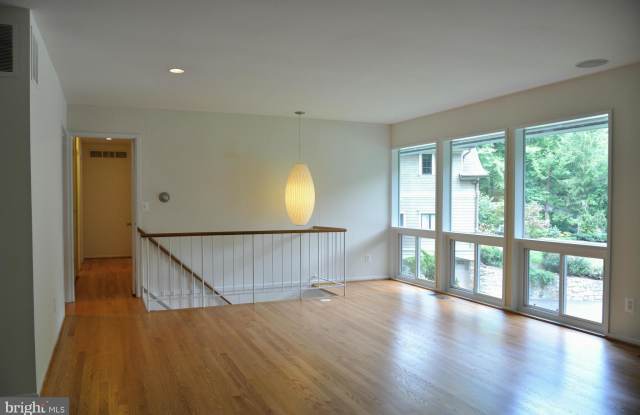 7002 BROXBURN DRIVE Gallery 3